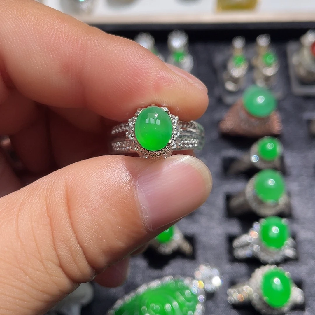 翡翠配石木那甜阳绿蛋面铜托