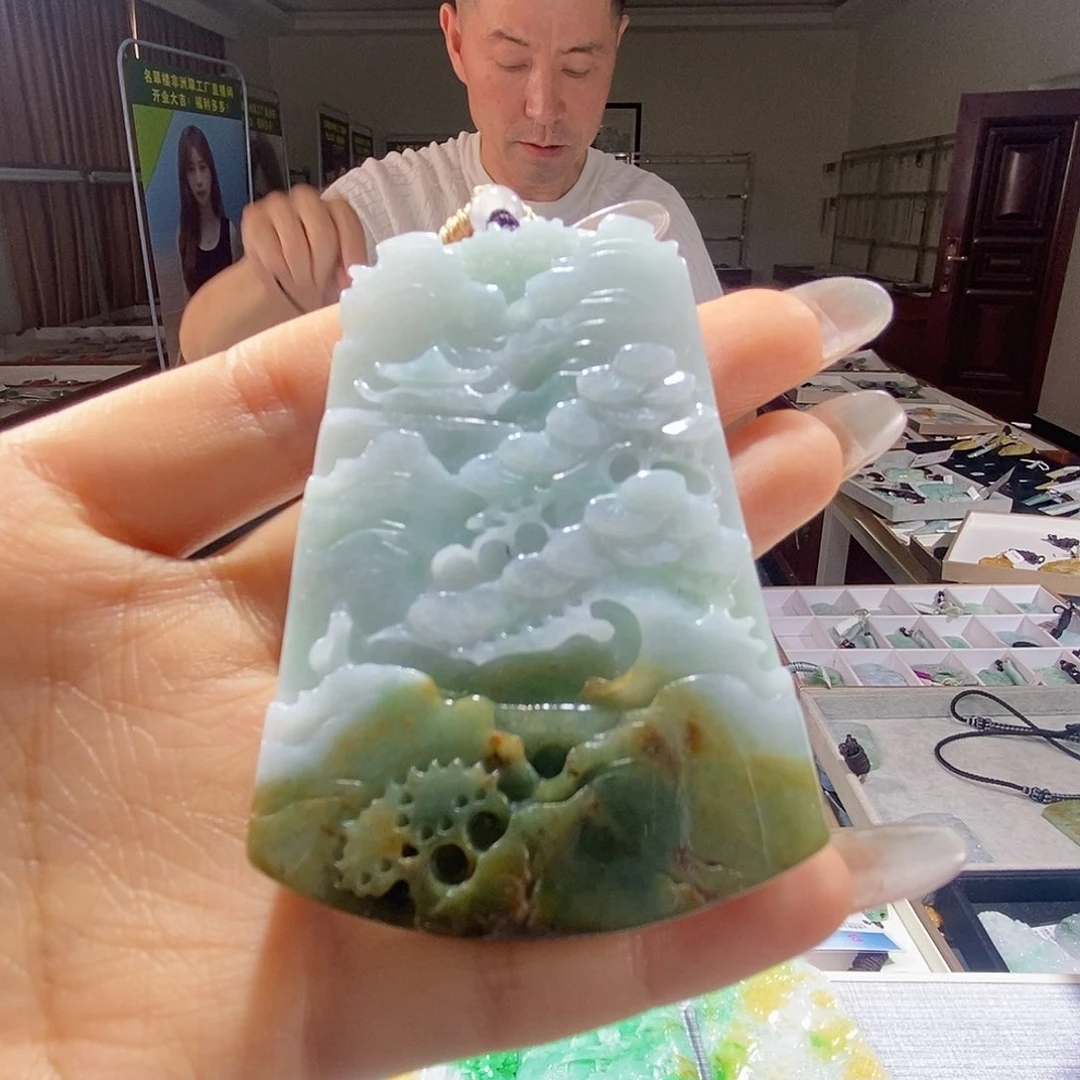 翡翠未镶嵌颈饰一