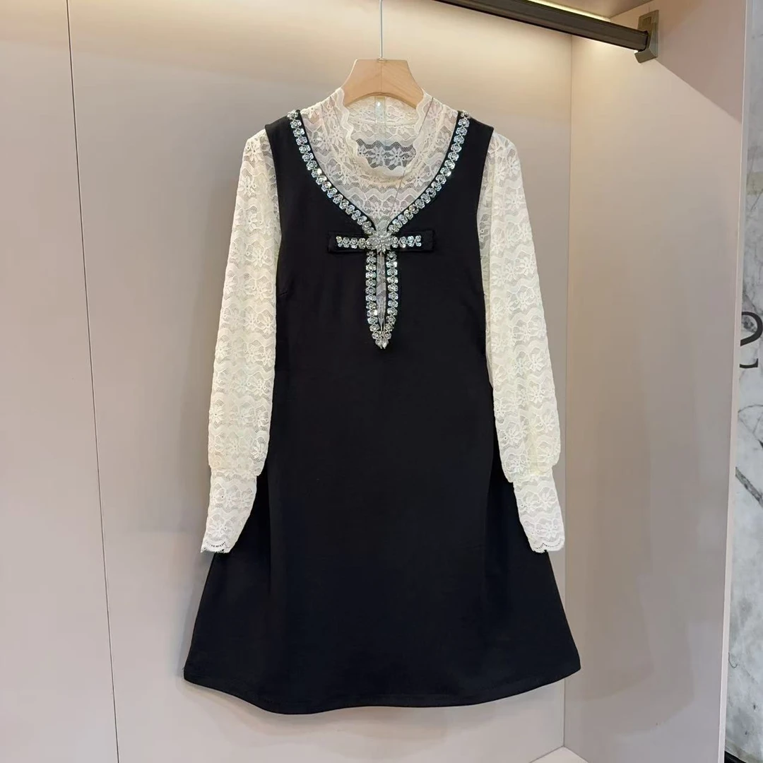 重工镶钻工艺气质v领设计法式洋气蕾丝打底微胖小香风显瘦套装