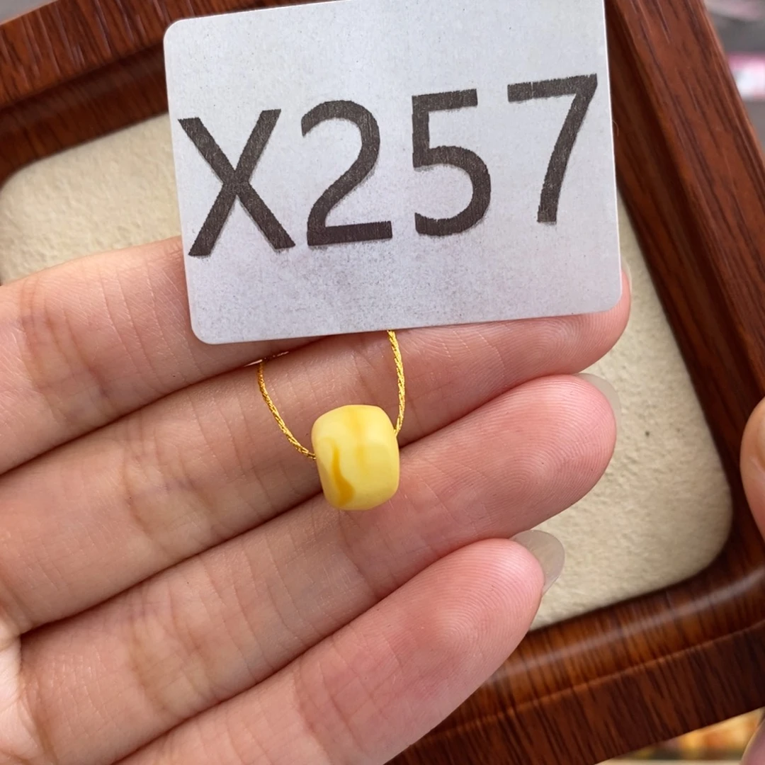 未镶嵌蜜蜡珠宝奇石红**?