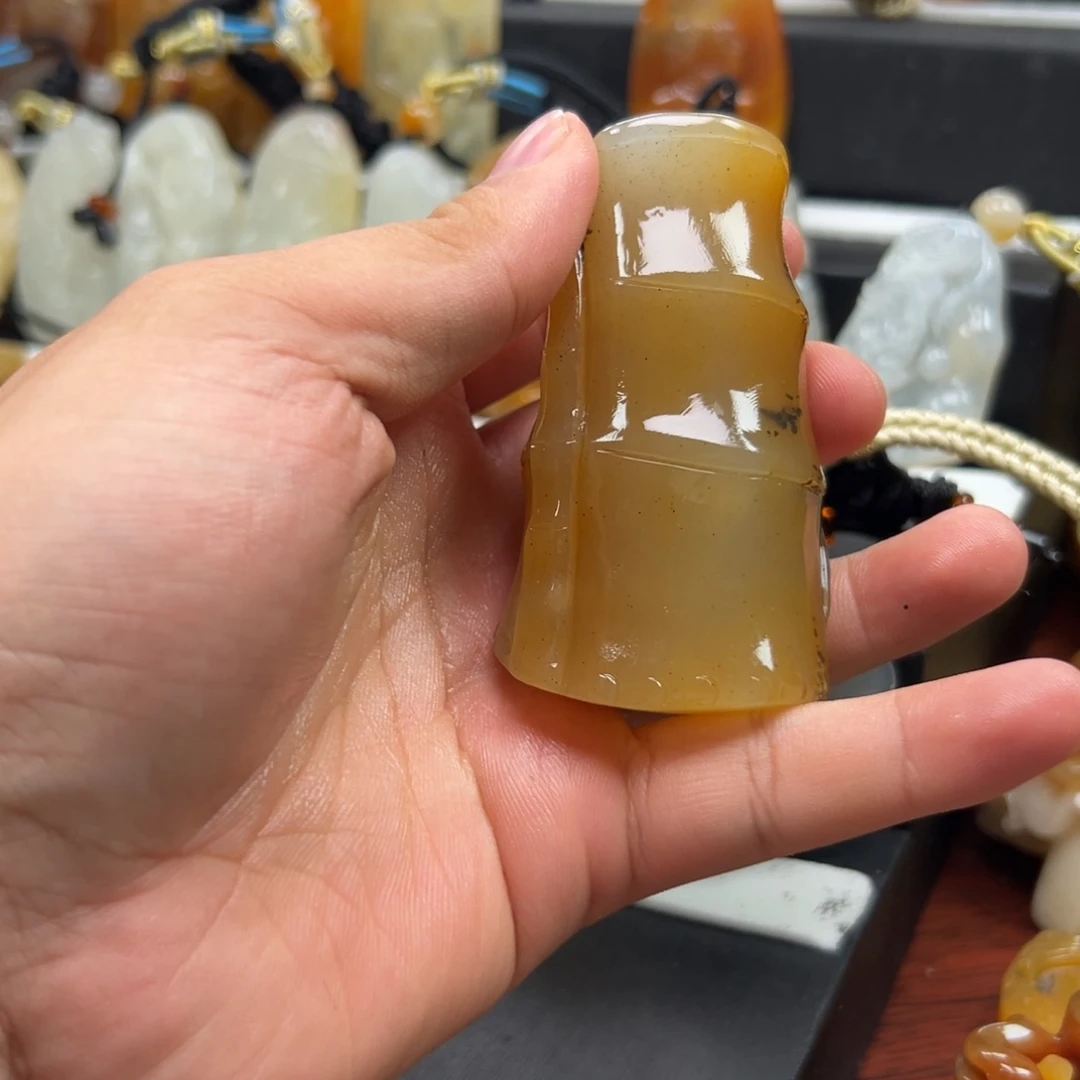 未镶嵌石英质玉(黄龙玉)多样性发货,发其一