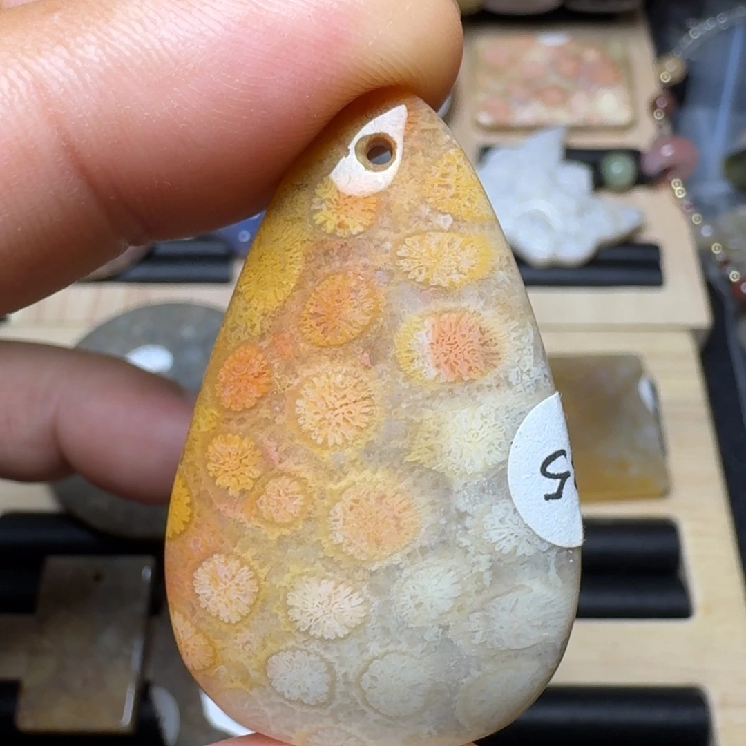 未镶嵌纯天然色有机玉石保真色硅化玉
