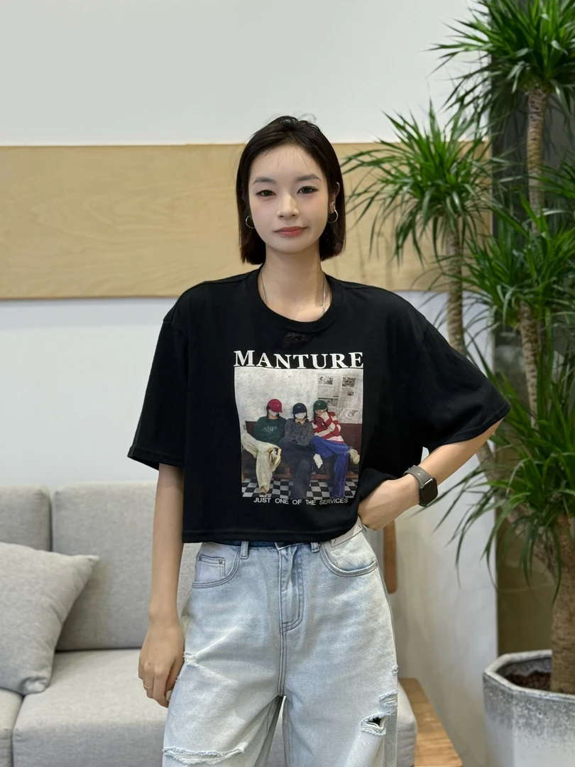 TO【B88286】夏季简约人物图案设计显瘦上衣正肩圆领短款