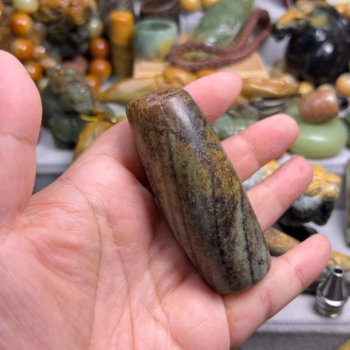 未镶嵌岫岩河磨玉（透闪石质玉）把件