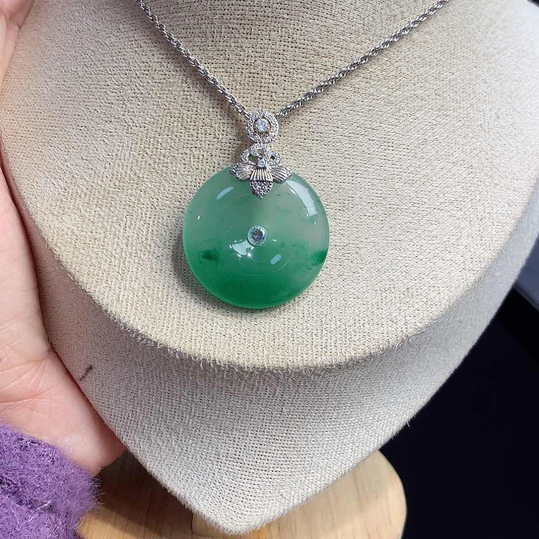 颈饰银S925镶嵌石英质玉（非洲翠）