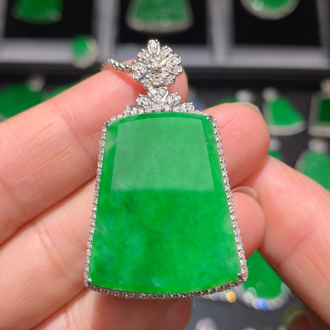 翡翠颈饰18K金镶嵌翡翠