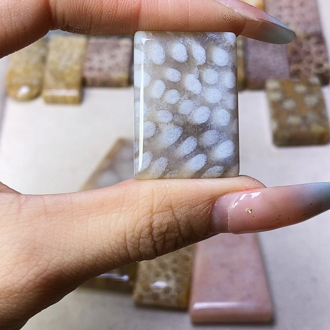 合金颈饰硅化玉鲤*