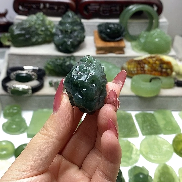 未镶嵌蛇纹石玉挂件