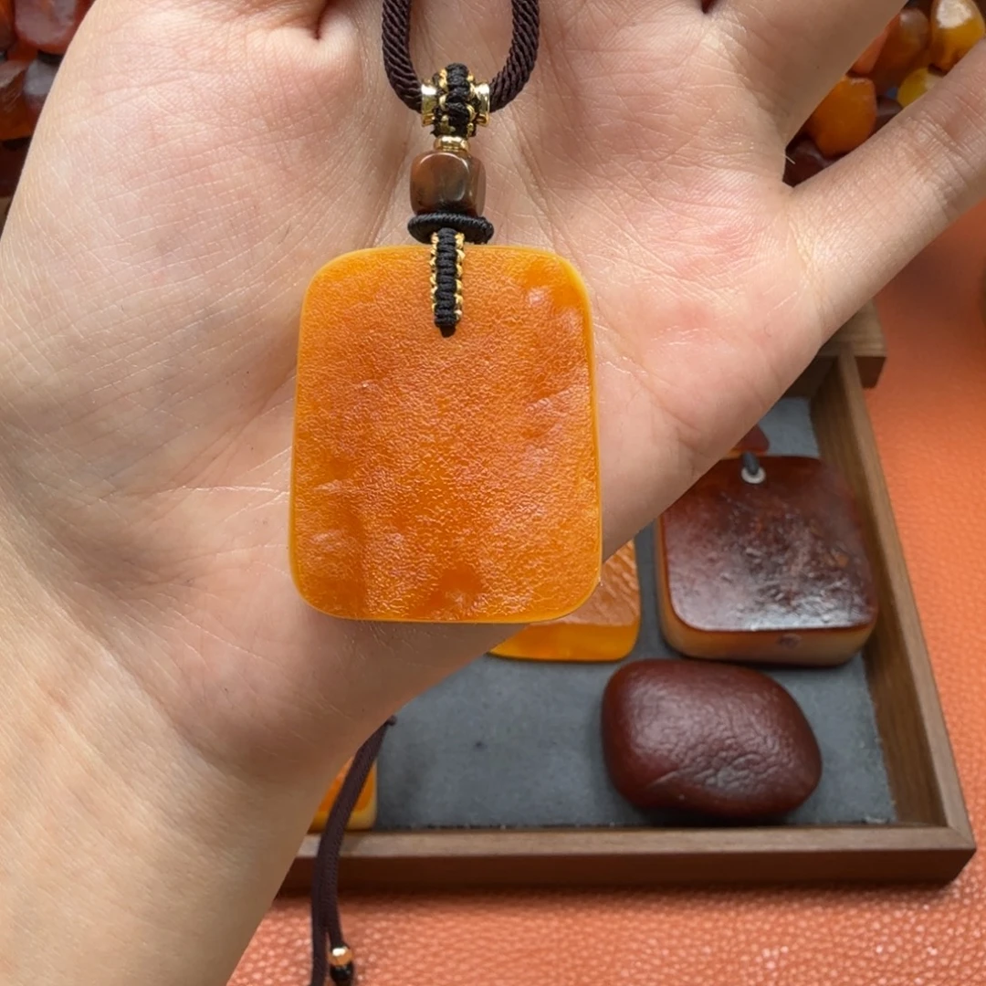 蜜蜡未镶嵌吊坠(赠链)