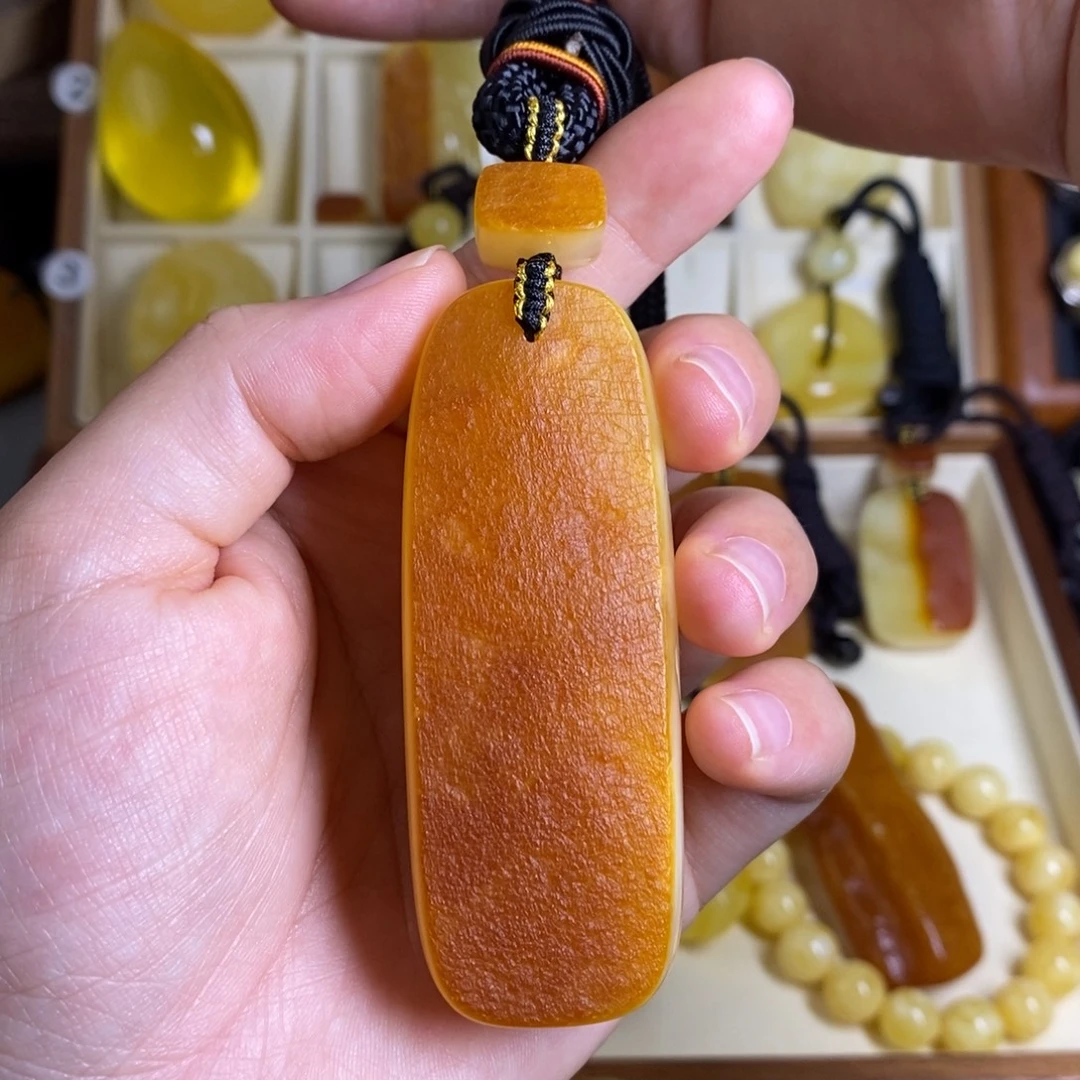 岳***奶蜜蜡未镶嵌裸石大漠