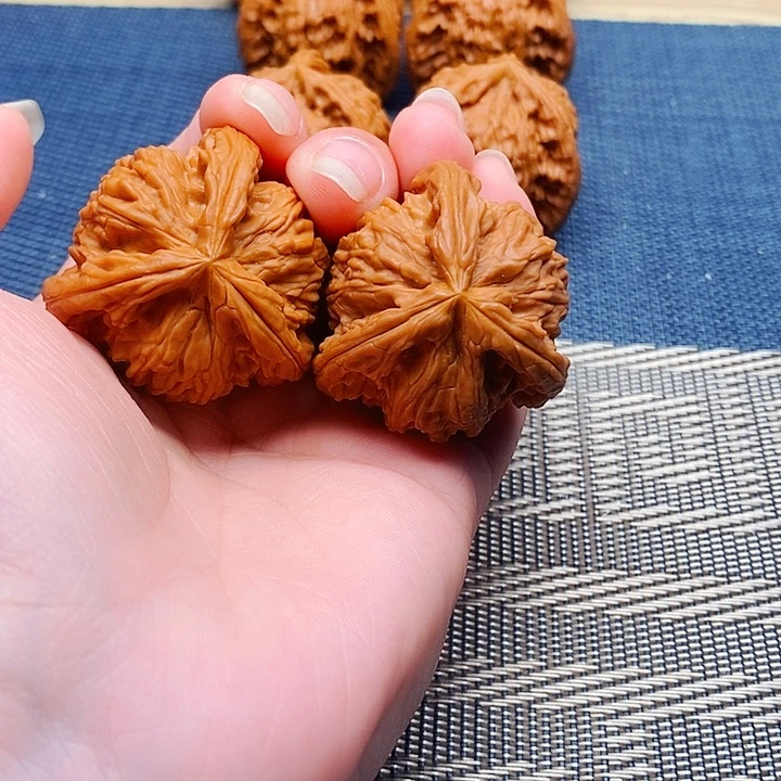 野***哥吊坠文玩核桃三棱