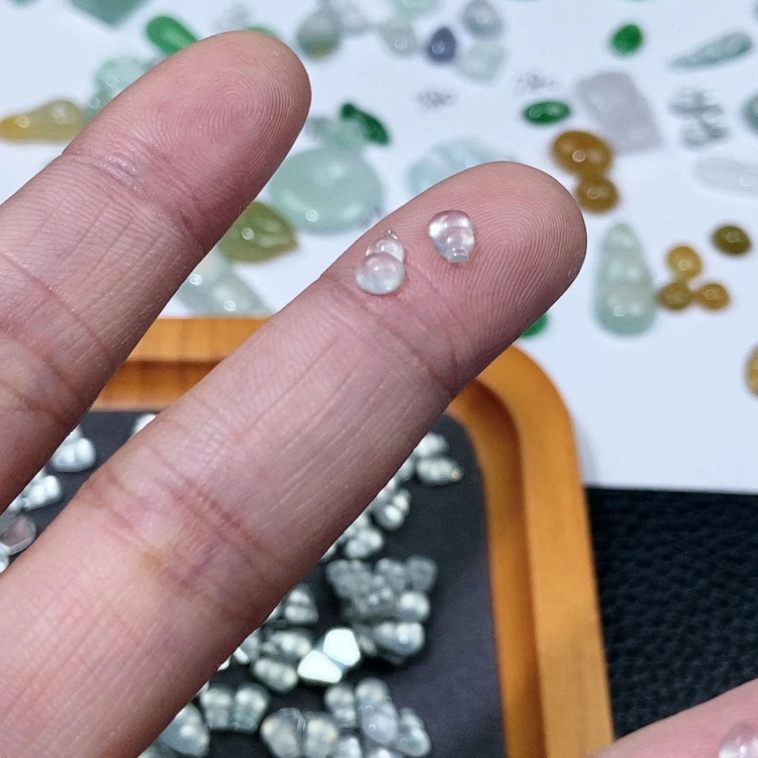 翡翠颈饰未镶嵌鴨**长翡翠