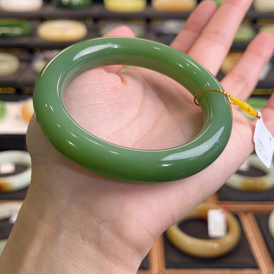 和田玉未镶嵌手镯胖圆碧玉