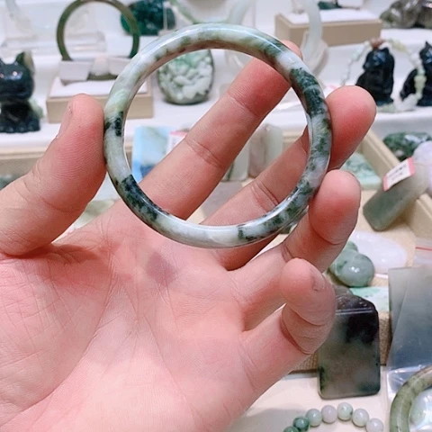 独山玉未镶嵌手镯