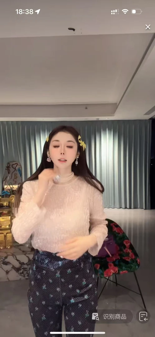 白色蕾丝上衣