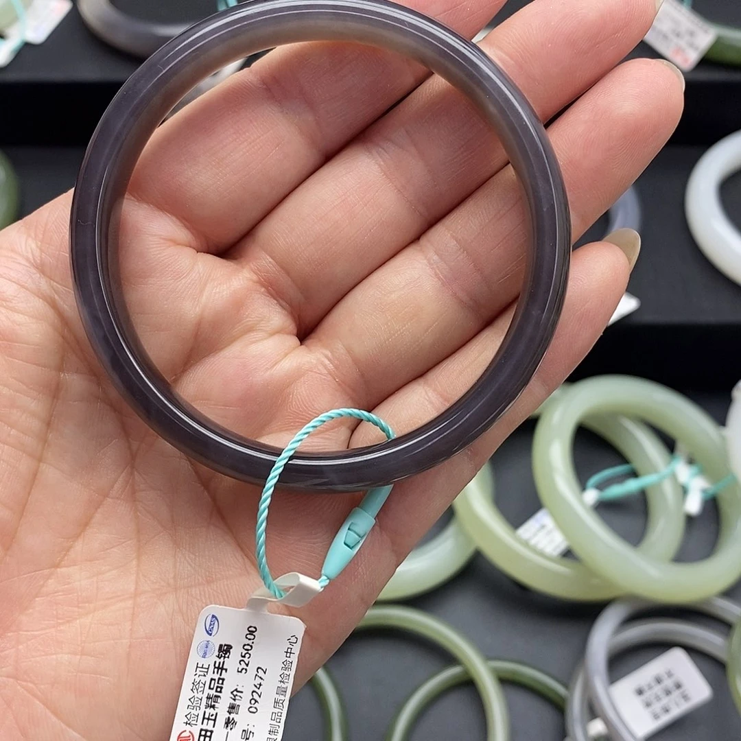 和田玉手镯未镶嵌57.58