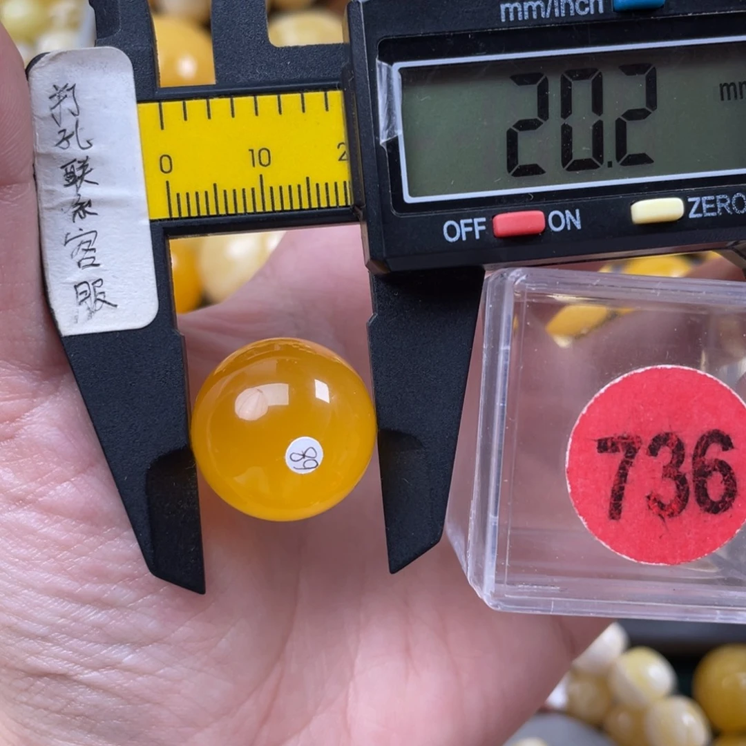 蜜蜡未镶嵌珠宝奇石