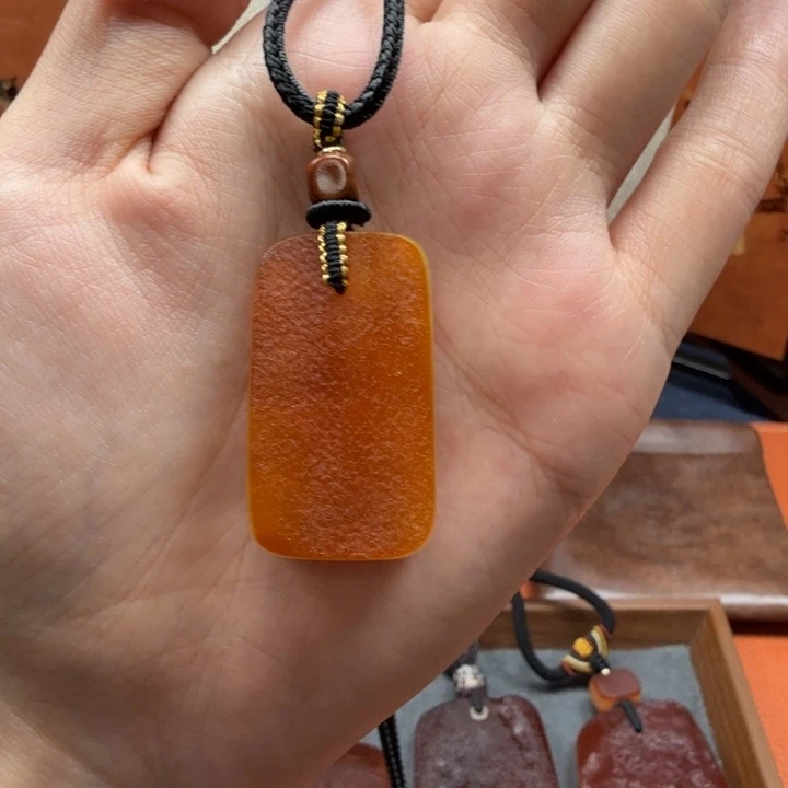 蜜蜡未镶嵌吊坠(赠链)