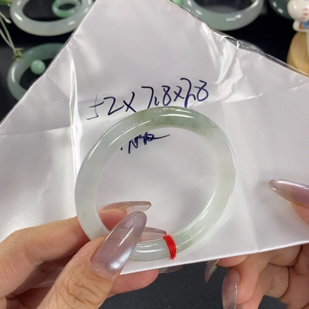 翡翠手镯未镶嵌天然翡翠