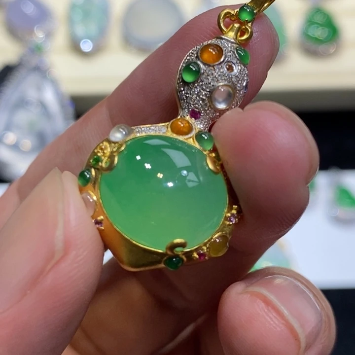 翡翠未镶嵌颈饰吊坠