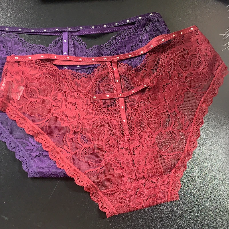 魅紫性感镂空露臀内裤女透薄蕾丝金属铆钉欧美风低腰三角裤