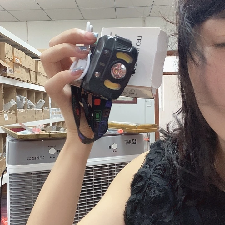 芦苇夜钓头灯一个