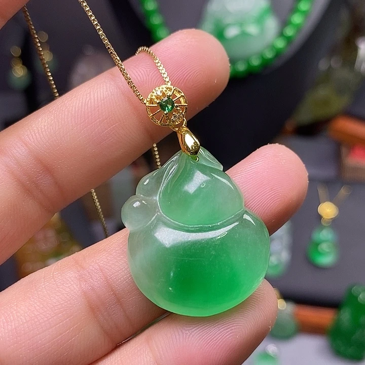 吊坠(赠链)未镶嵌翡翠
