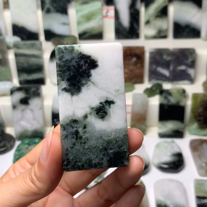 独山玉未镶嵌颈饰