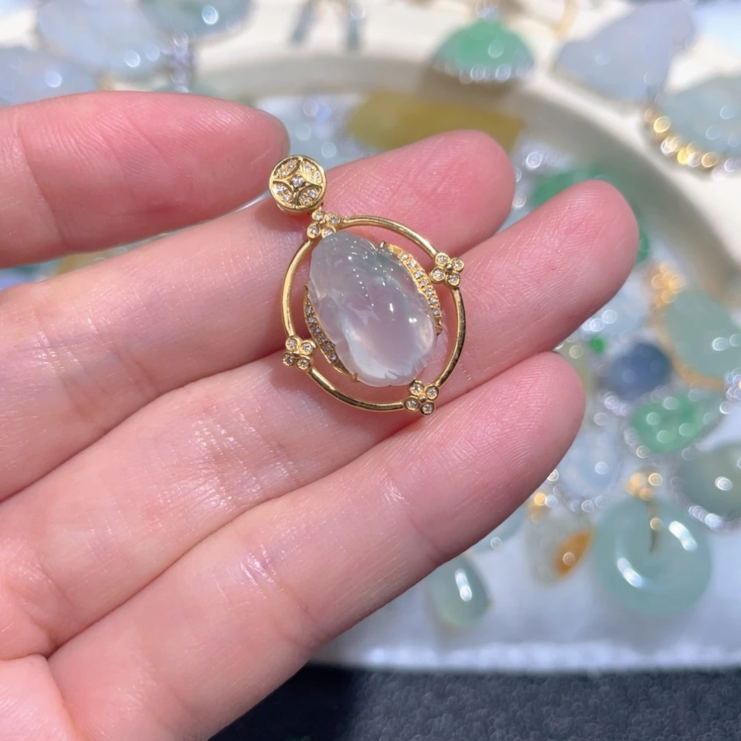 翡翠颈饰18K金镶嵌翡翠