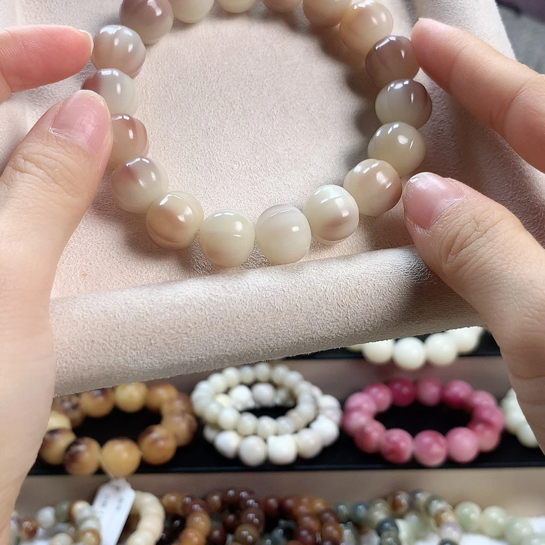 吊坠菩提根/象牙果鲨鱼背