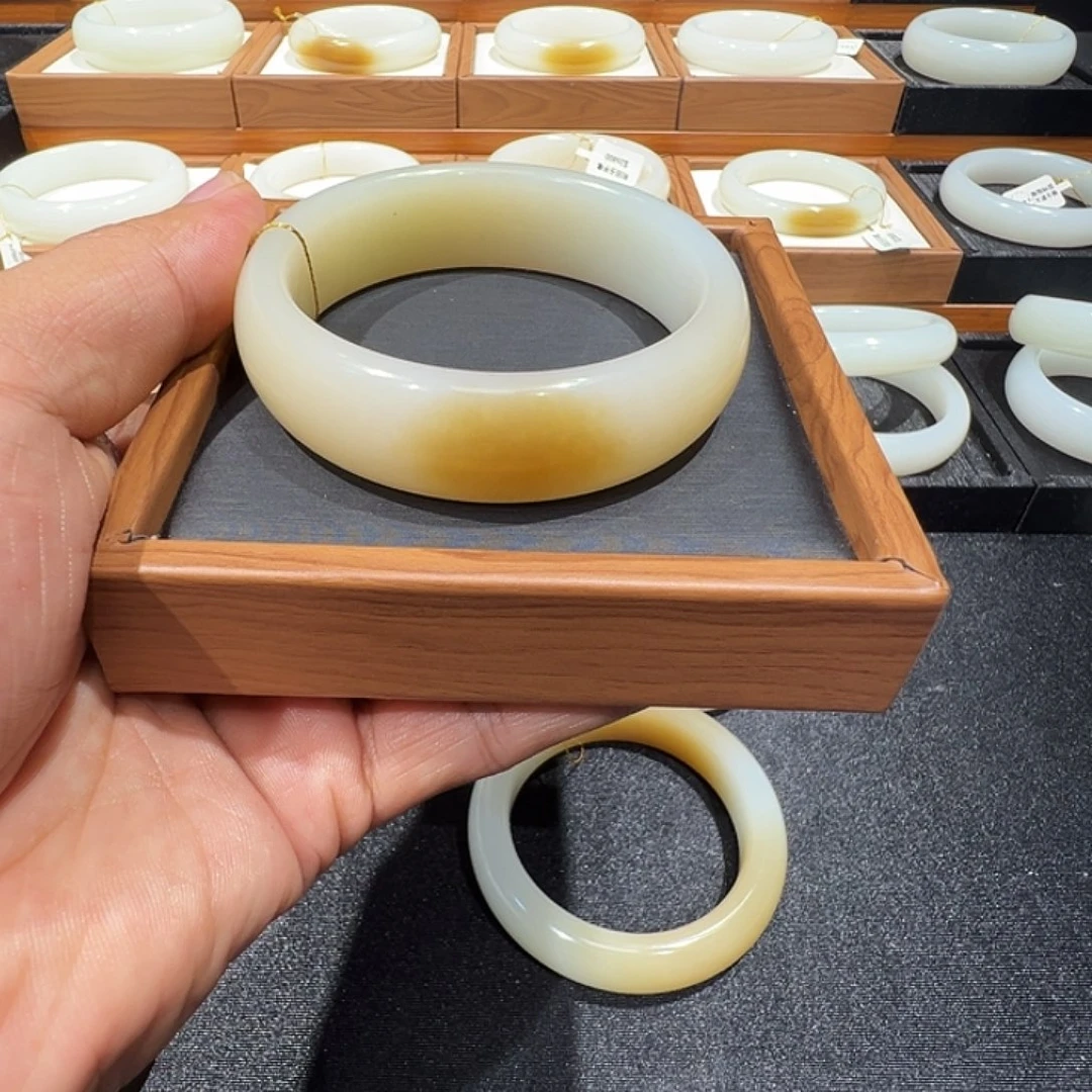 Y***-和田玉未镶嵌手镯