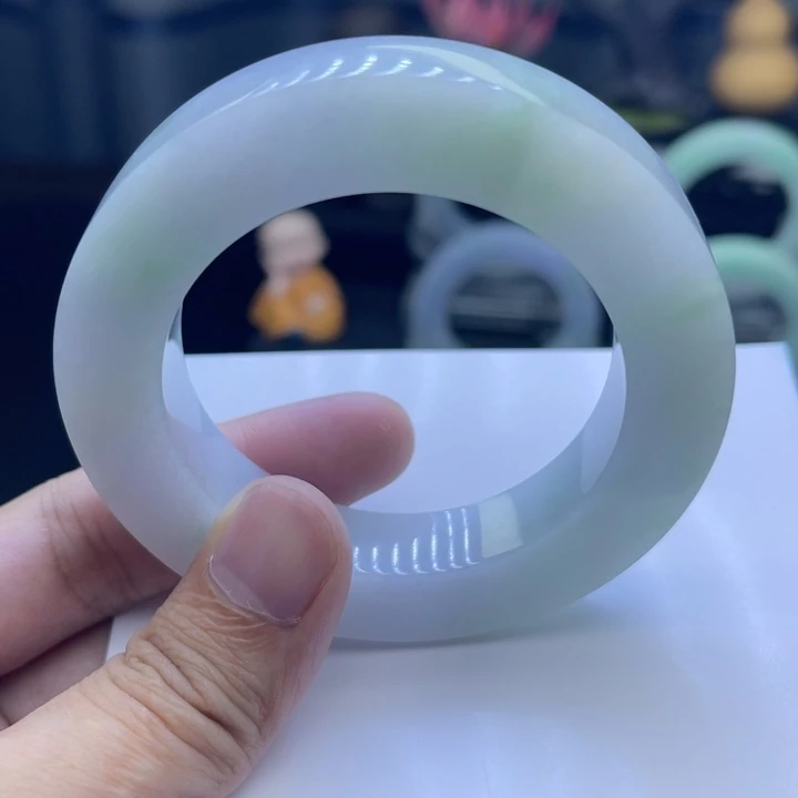 定制翡翠未镶嵌手镯