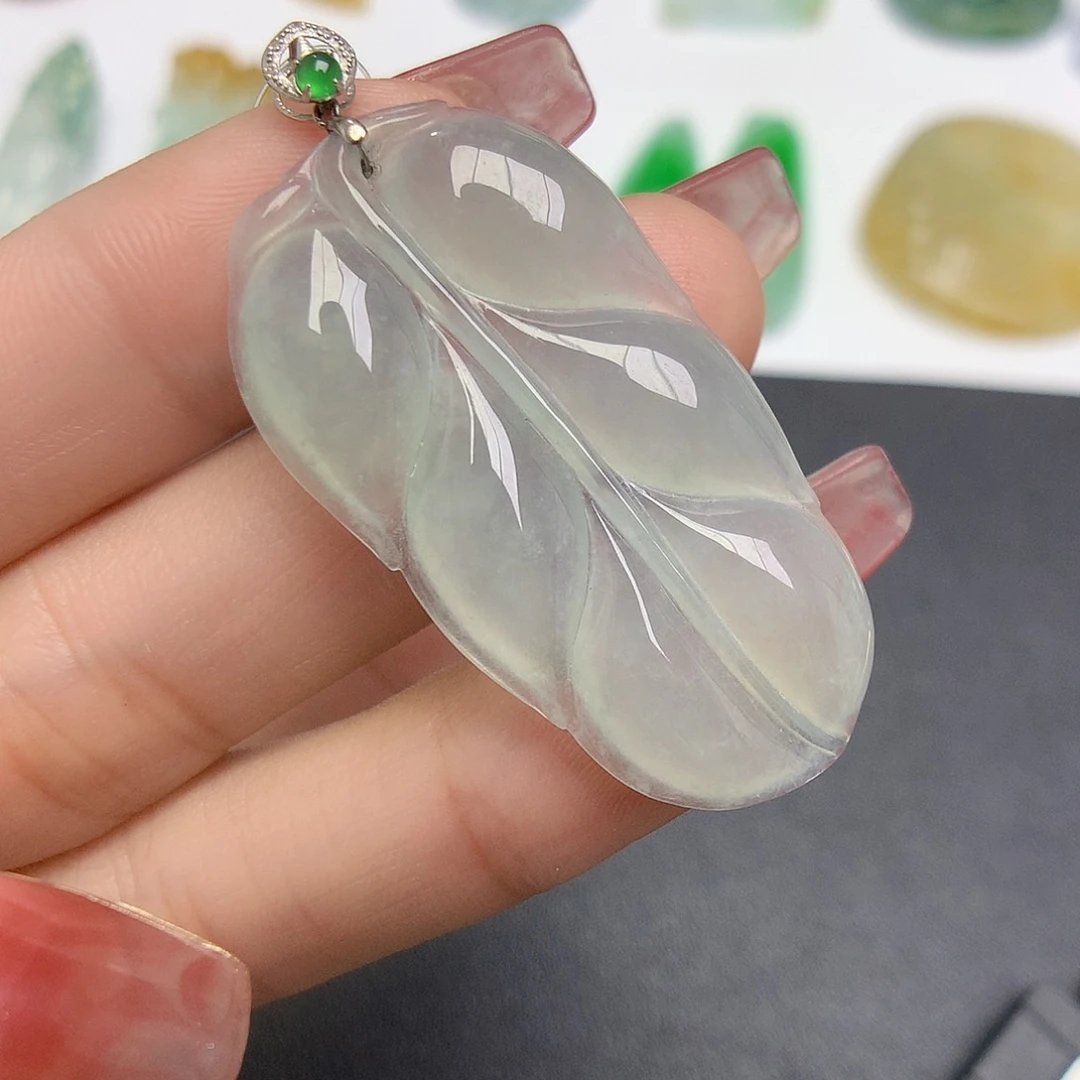 翡翠颈饰18K金镶嵌叶子