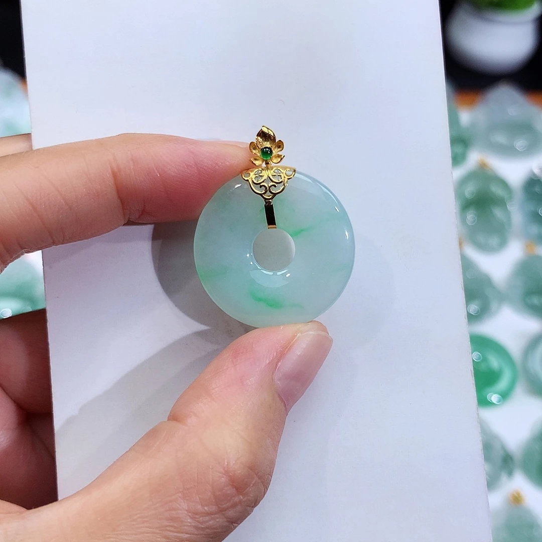 翡翠18K金镶嵌颈饰翡翠吊坠