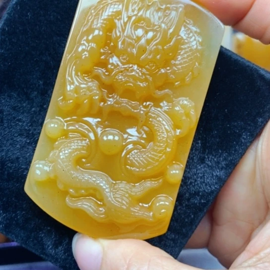 石英质玉（黄龙玉）未镶嵌颈饰
