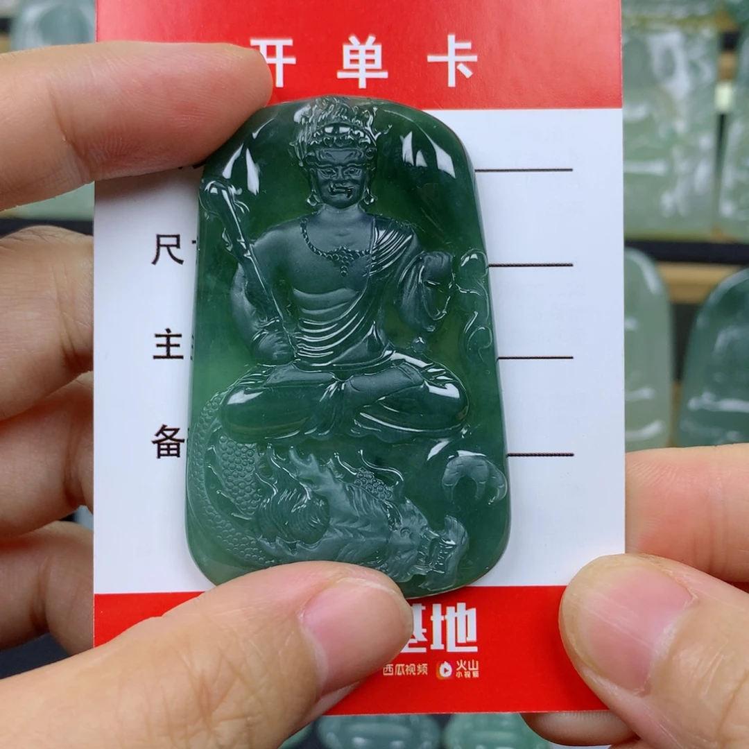 翡翠未镶嵌颈饰不动明王