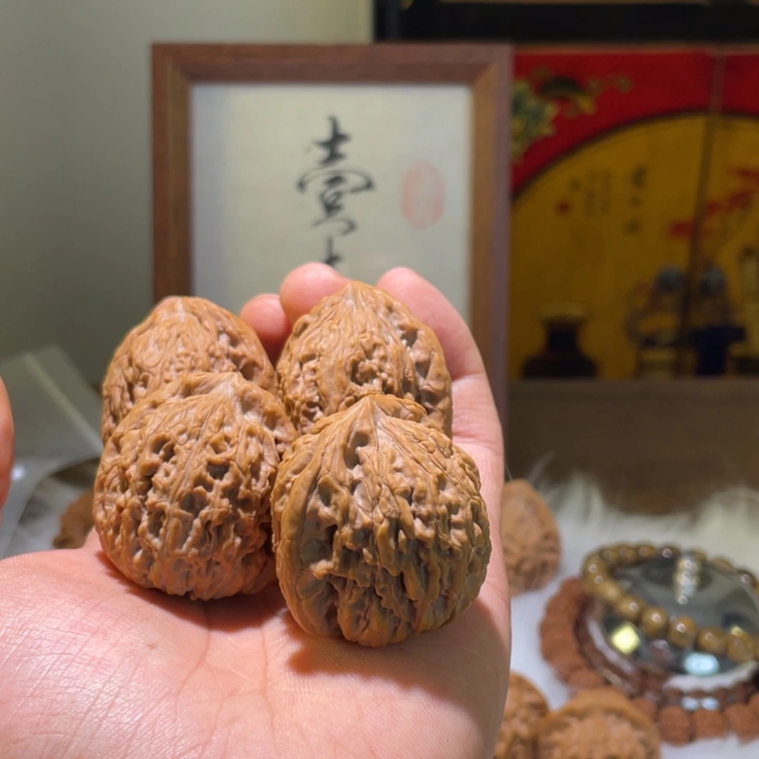 南疆时全品红皮文玩核桃