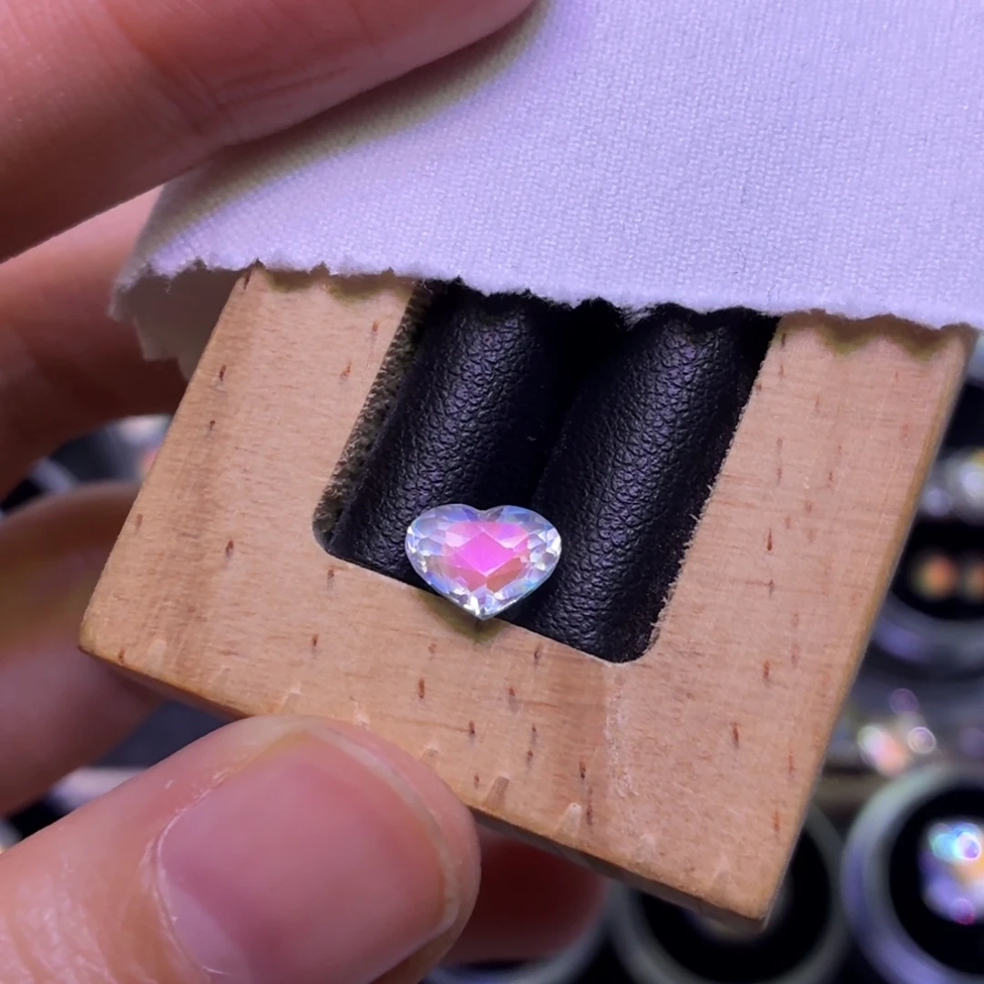 月光石裸石马岛全净体爱心