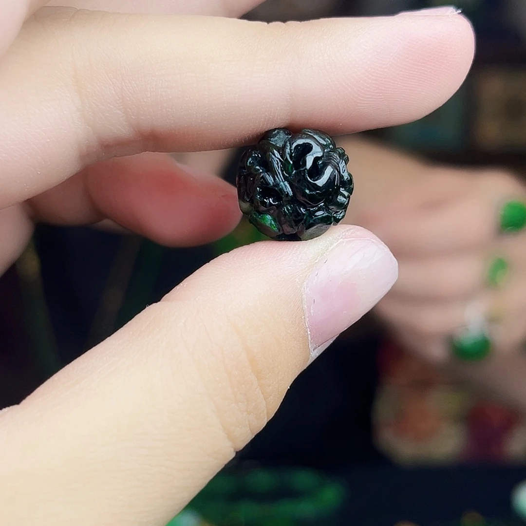 颈饰未镶嵌翡翠多样性