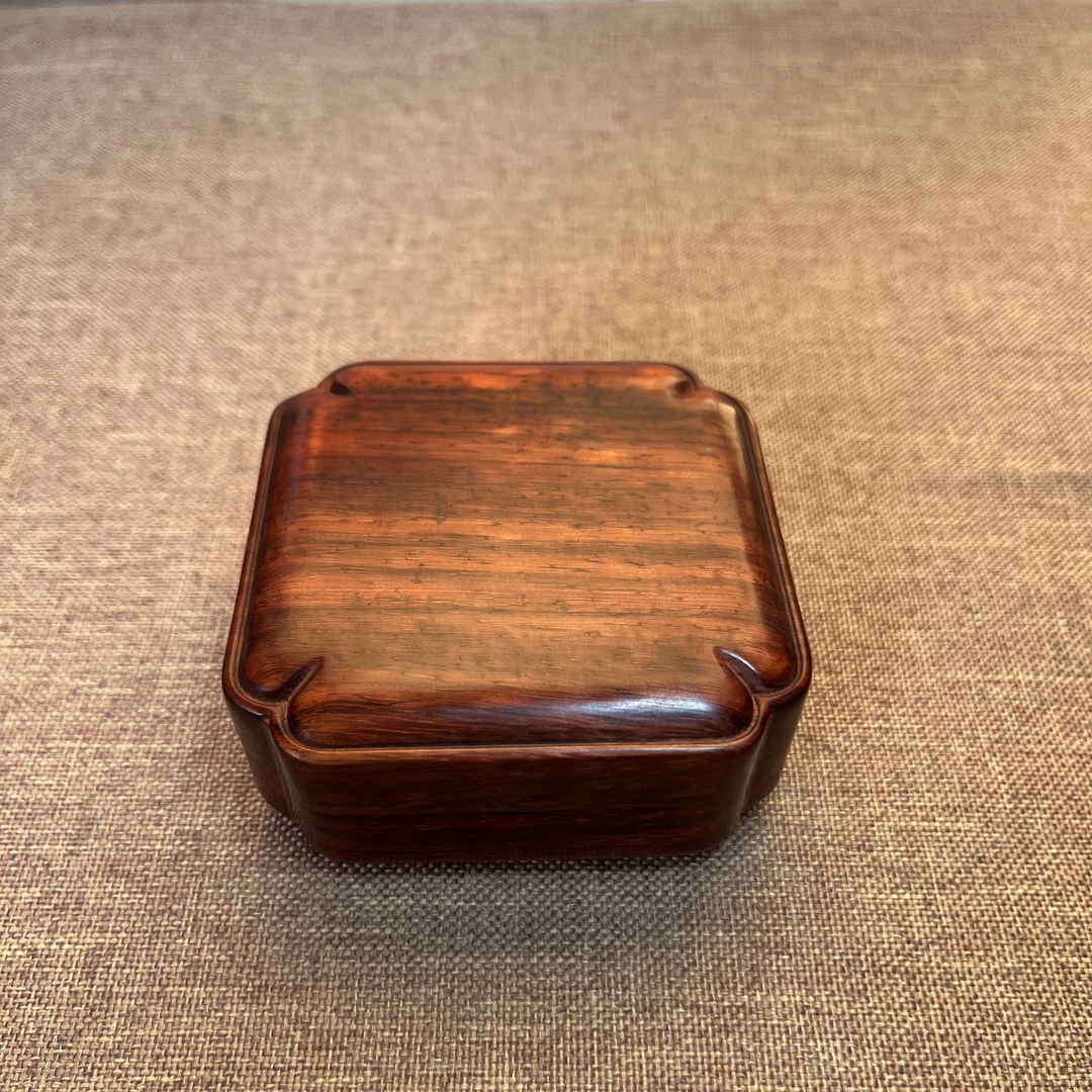 大红酸枝 一木整挖 葵口盒 尺寸8.5/8.5/4