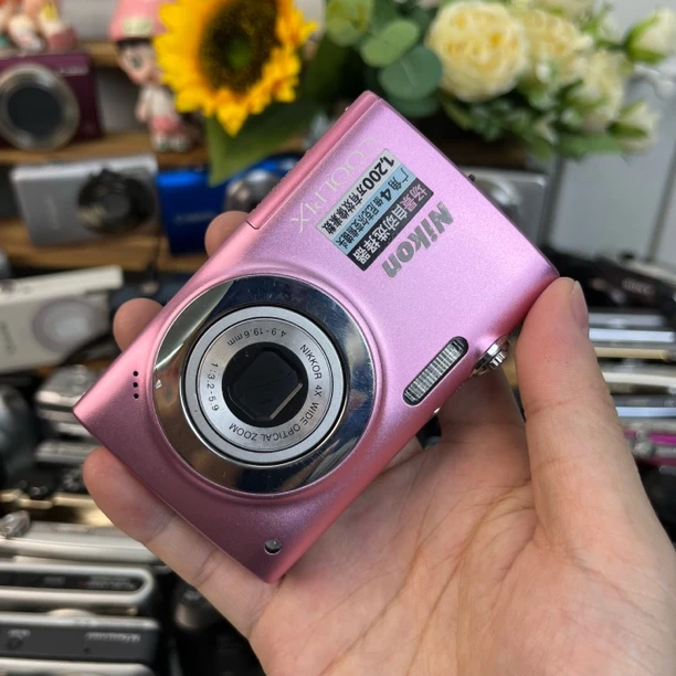 95新 Nikon/尼康 尼康s2500冷白色彩饱满氛围感送相机包