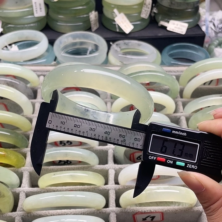 蛇纹石玉未镶嵌手镯69
