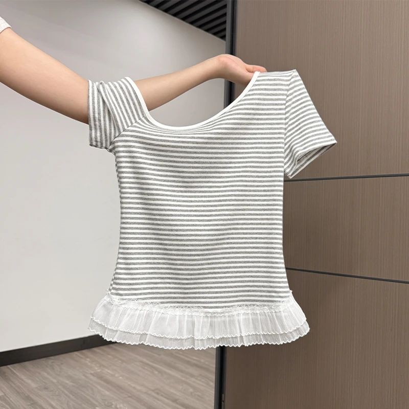 一字肩纯欲蕾丝拼接下摆短袖T恤女夏季独特条纹露肩性感上衣