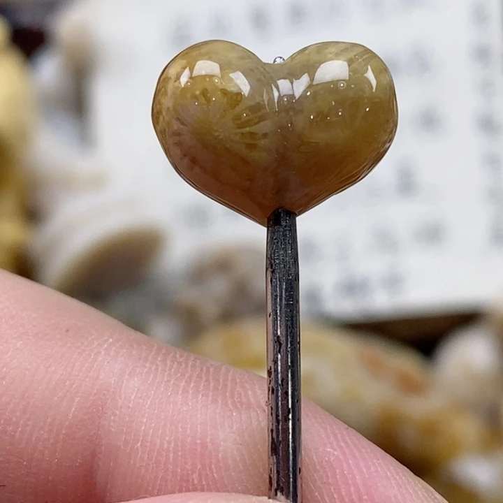 颈饰未镶嵌硅化珊瑚（珊瑚玉）小