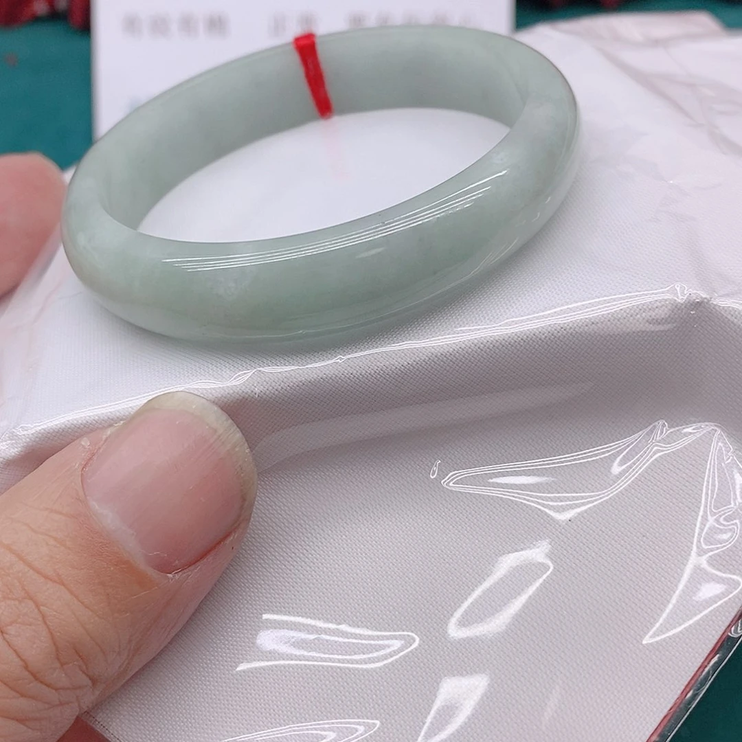 翡翠手镯未镶嵌是***灬1001001000000