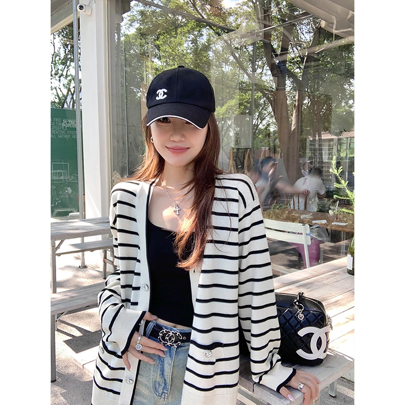 CHERI.Zch*nel秀款 复古条纹开衫 多扣式门襟 斜肩两穿C25C05336C
