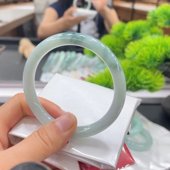 【闪购商品】翡翠手镯未镶嵌55.5圆