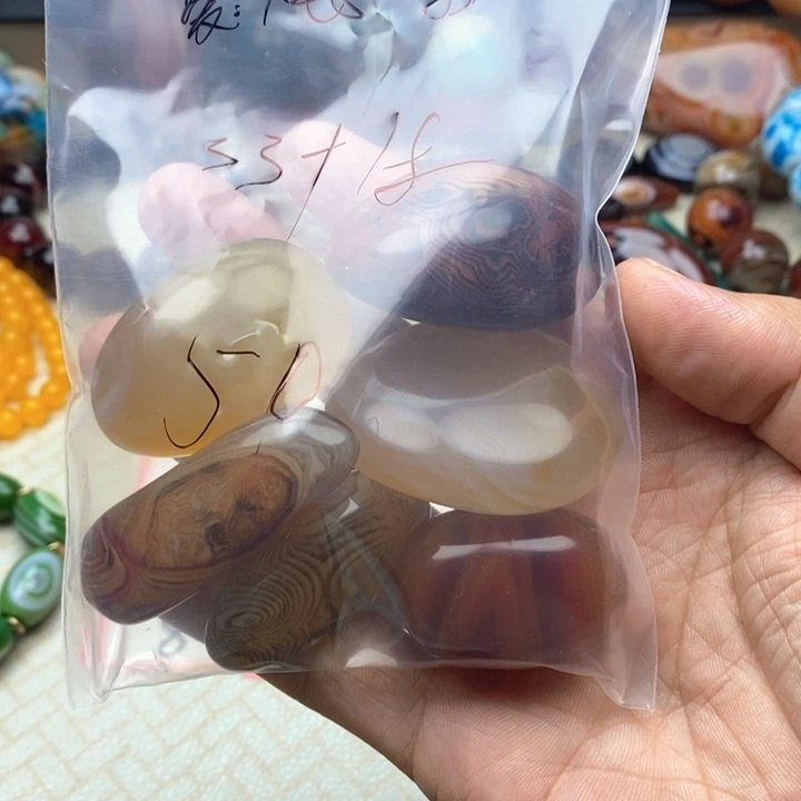 爱***丽未镶嵌颈饰玛瑙/玉髓