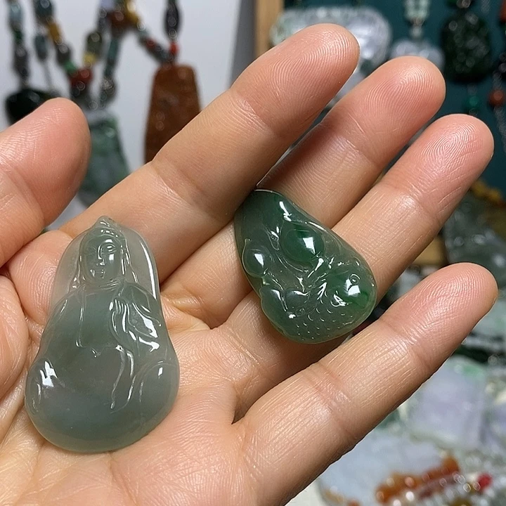 ****️翡翠未镶嵌吊坠(赠链)