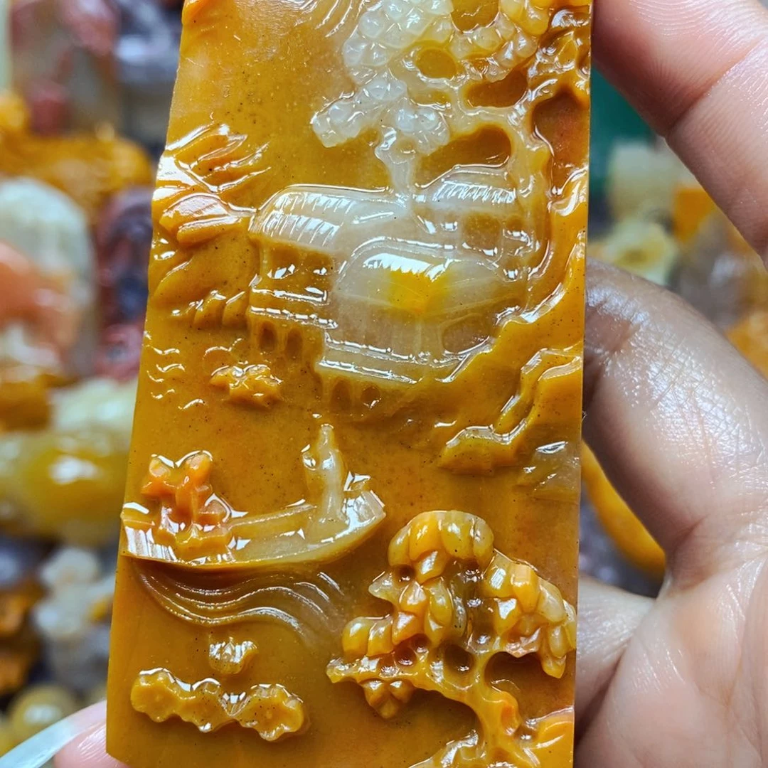 石英质玉（黄龙玉）未镶嵌颈饰